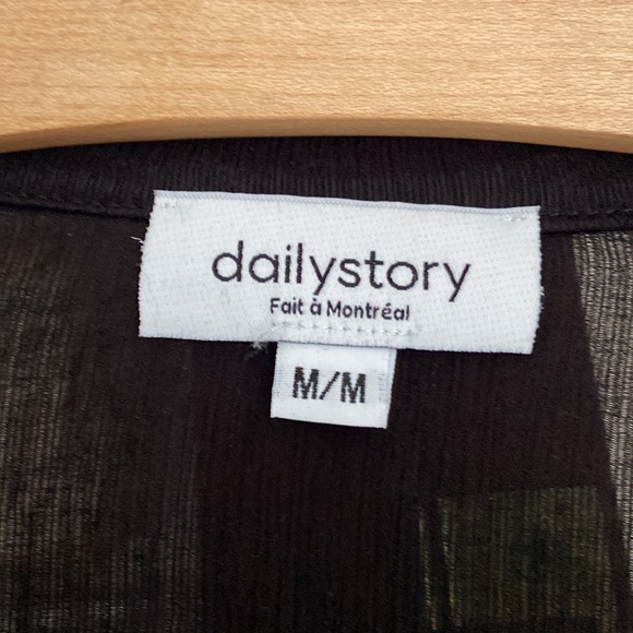 Beautiful black shirt - Picture 5 of 7